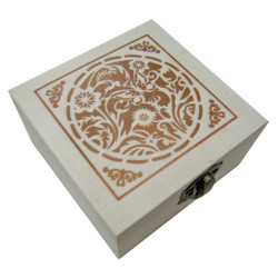 Ξύλινο αλουστράριστο τετράγωνο κουτί με διακοσμητική πυρογραφία [20601321]